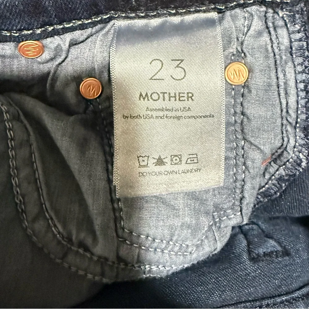 MOTHER The Weekender Frayed Flare Jeans Size 23 Chip On My Shoulder Wash - Picture 8 of 10